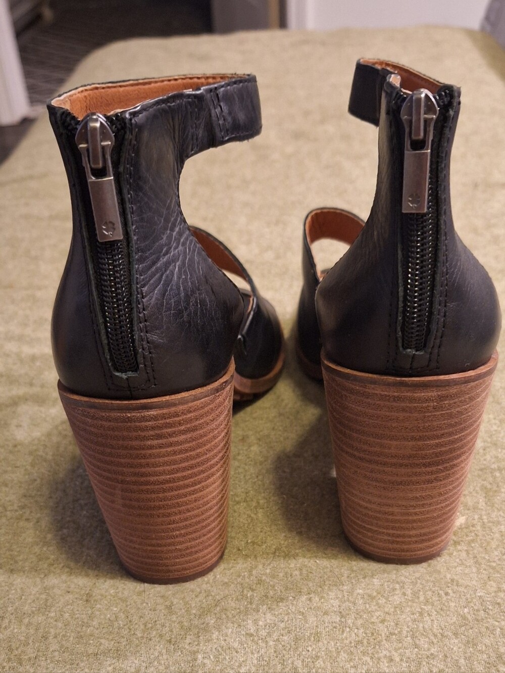 Lucky Brand Black Leather Strappy Heeled Sandals Size 10 Like New - Picture 4 of 6